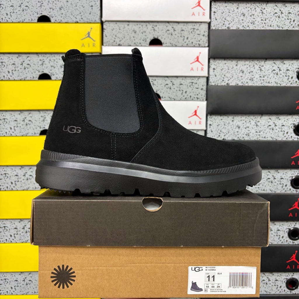 UGG Chelsea Boot – Suede Pull-On Ankle Boot with Black UGGplush Lining, Tonal Elastic Gusset & UGG Radial Outsole in Black