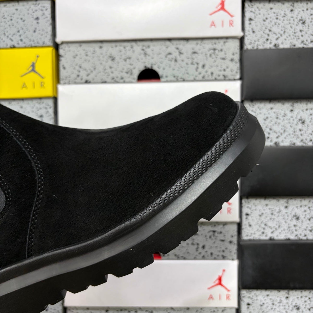 UGG Chelsea Boot – Suede Pull-On Ankle Boot with Black UGGplush Lining, Tonal Elastic Gusset & UGG Radial Outsole in Black