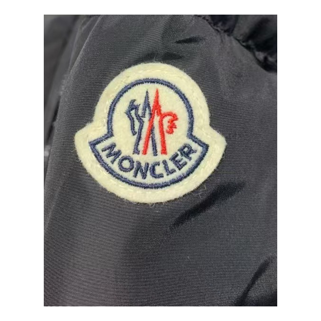 Moncler Drawstring-Hood Fitted Down Puffer Jacket