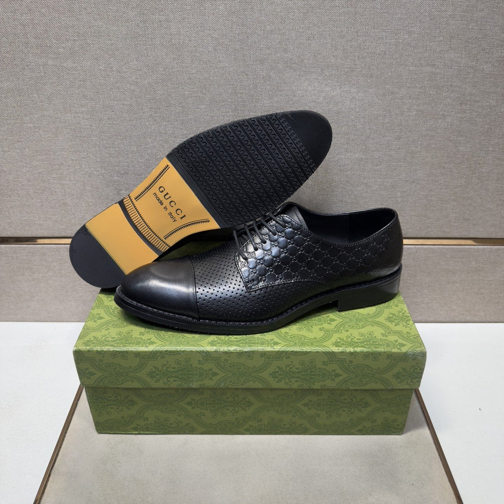 Gucci Men's Black Textured Lace-Up Dress Shoes