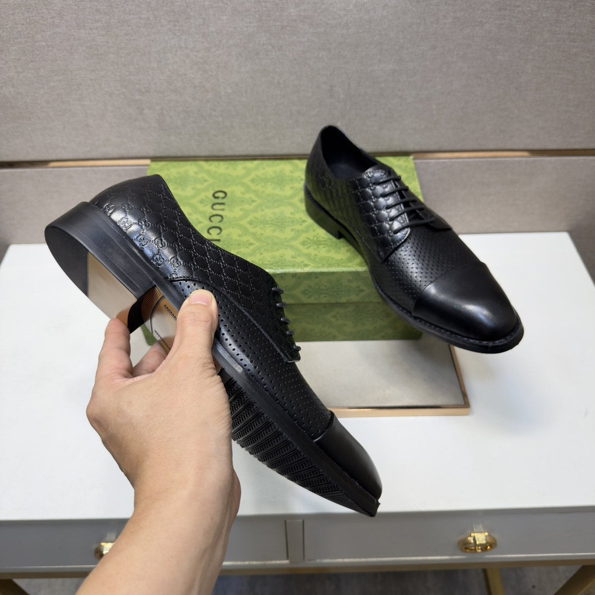 Gucci Men's Black Textured Lace-Up Dress Shoes