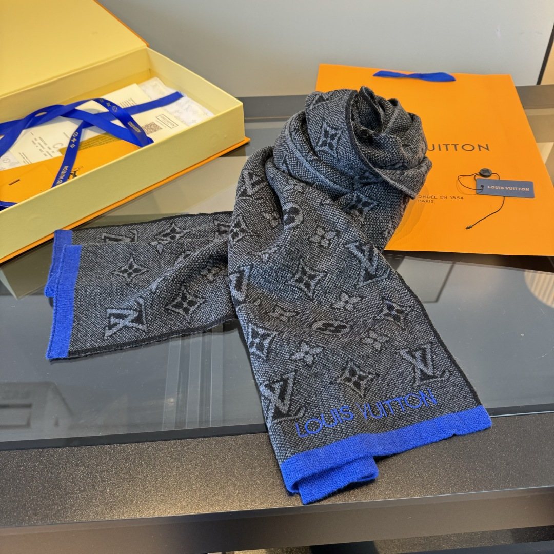 Louis Vuitton Gray Trim Knit Scarf