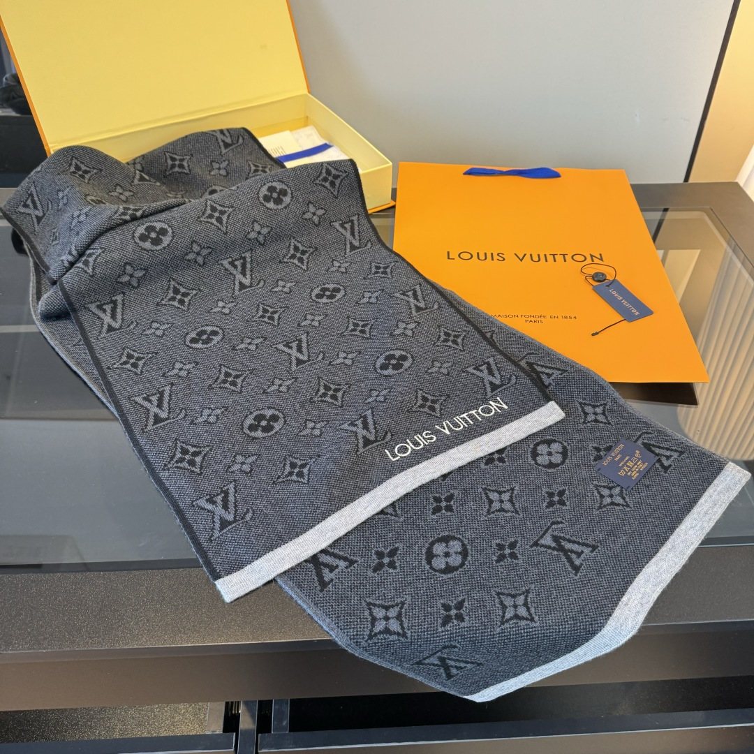 Louis Vuitton Gray Trim Knit Scarf